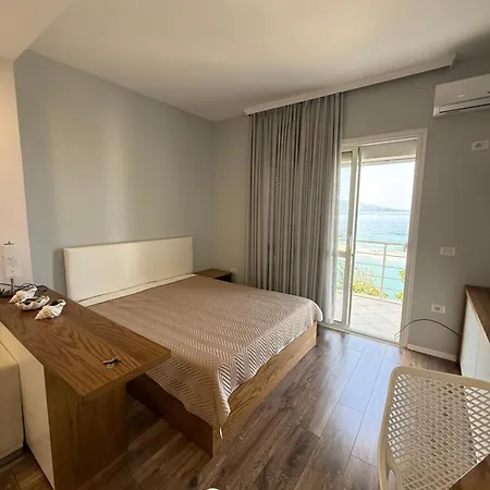 Beachfront Apartman *